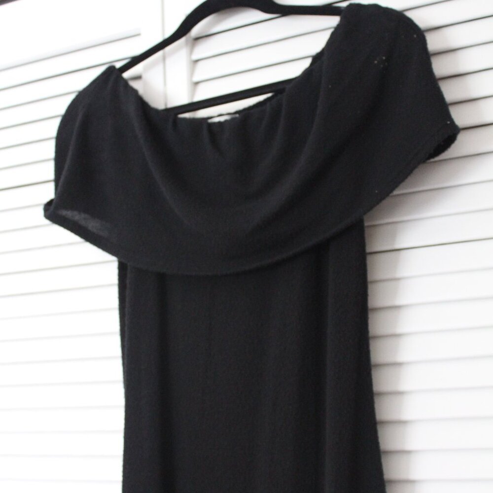 NYTT Off-the-Shoulder Black Midi Sweater Dress